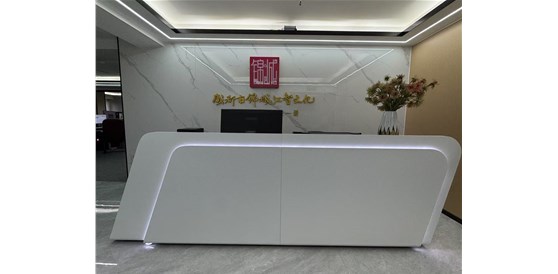 集體慶生暖人心，創(chuàng)意設(shè)計(jì)顯溫情